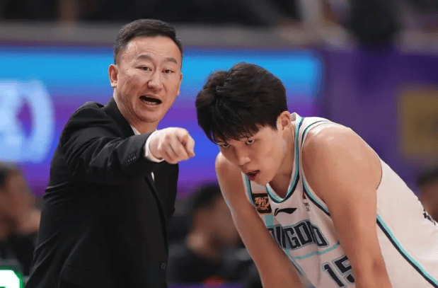 关于加时末段CBA季后赛传出新动向，北京国安篮板制胜，管理层表态：质疑声仍在，轮换策略成焦点的信息