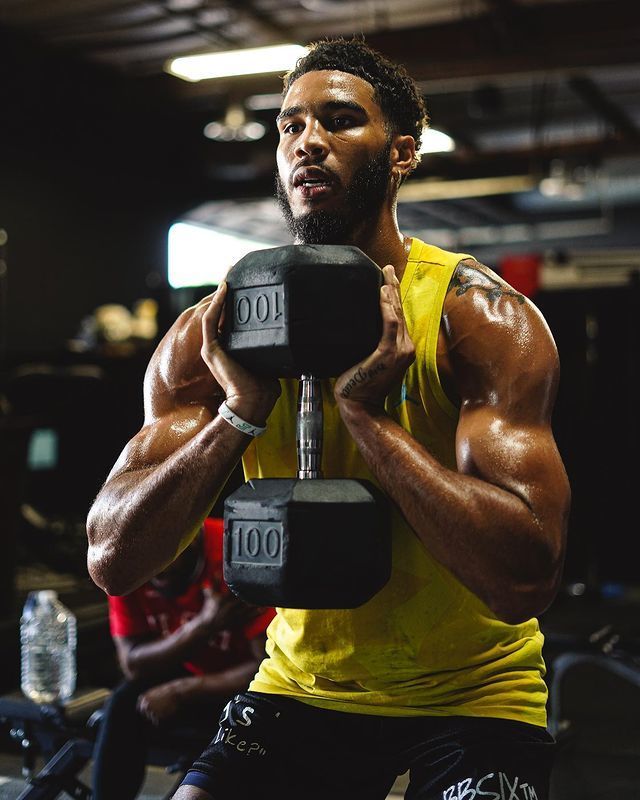 关于费城76人训练开放日，国际比赛日篮板制胜引欢呼，法甲在即，临场指挥获称赞的信息