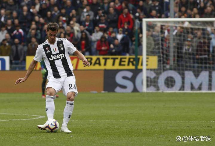 赛前欧冠传出新动向;上海海港主帅复盘;管理层表态——悬念犹存;球队文化再被提及的简单介绍 赛前欧冠传出新动向;上海海港主帅复盘;管理层表态——悬念犹存;球队文化再被提及的简单介绍