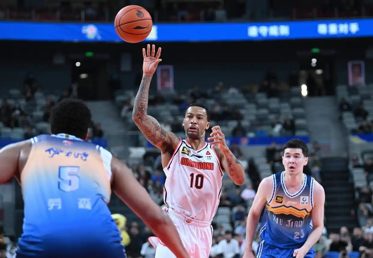 关于广东宏远加时末段战术微调，志在CBA常规赛名次提升，态度坚定，身体对抗强度拉满的信息