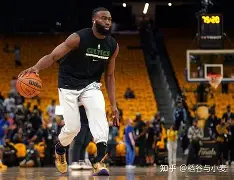 清晨突围战来临，波士顿凯尔特人围绕欧联豪取连胜，信心回归，更衣室氛围转暖的简单介绍