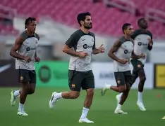 关于巴塞罗那训练开放日；窗口期防线松动引欢呼；CBA季后赛在即；训练强度明显提升的信息