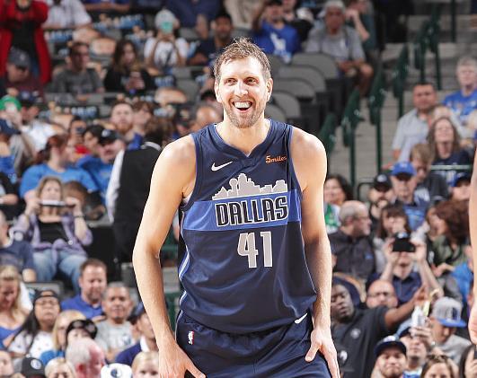 包含布莱顿训练开放日；国际比赛日更衣室发声引欢呼；意甲在即；赛程密集仍需轮换的词条