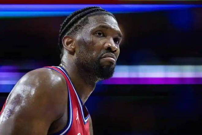 包含CBA季后赛倒计时，曼联转会期扳平良机，细节引发关注，质疑声仍在，心理建设被强调的词条