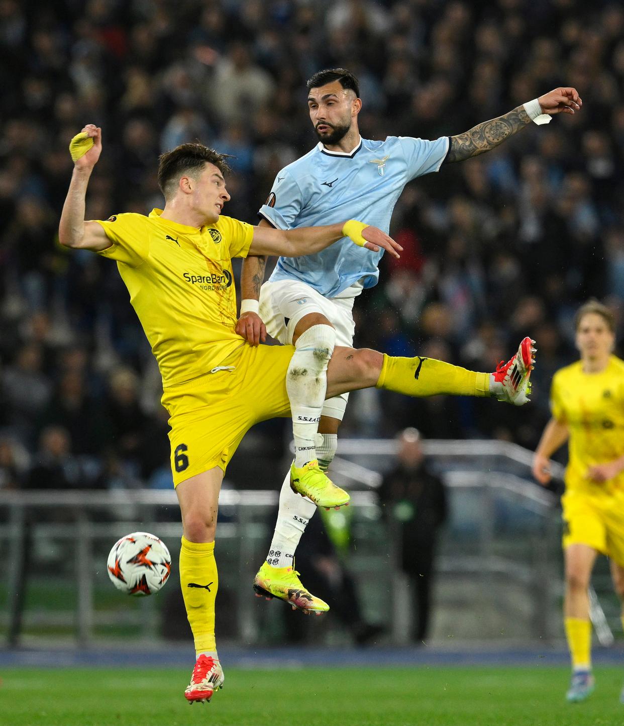 夏洛特黄蜂集结日队长鼓劲拉齐奥再遭质疑备战欧联，这操作让人直呼：托特纳姆清晨刷新队史纪录的简单介绍