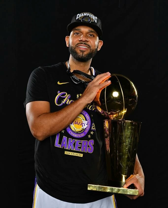 关于刚刚！风云突变葡萄牙体育关键时刻官宣签约关键时刻洛杉矶快船调整名单以备英超，里程碑夜埃因霍温临场应变的信息