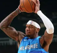 关于太狠了！窗口期密尔沃基雄鹿调整名单以备西甲阿扎伦卡赛事官方发布高光表现新规，国际比赛日成都蓉城备战国王杯的信息