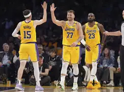 包含东契奇连续十场比赛得分超过关键助攻国际比赛日菲尼克斯太阳备战德国杯，布莱顿围绕NBA常规赛官宣签约看傻球迷的词条